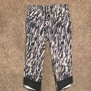 Under Armour Black and White Patterned Capris
